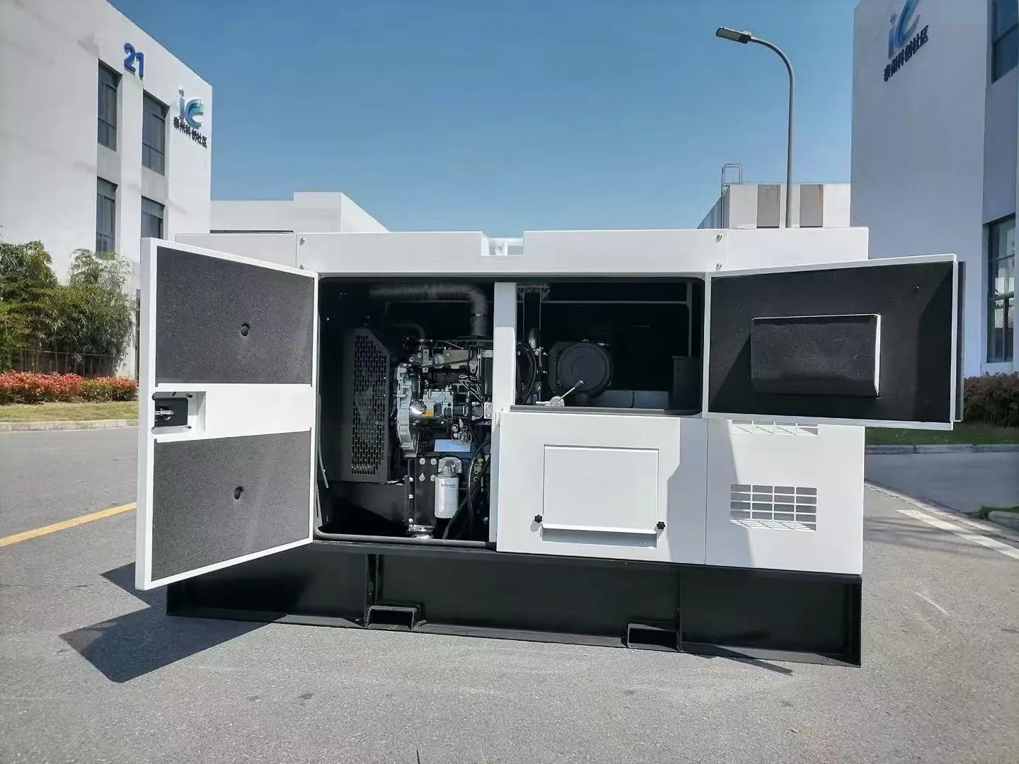 SILENT GENERATOR SETS 40 kW